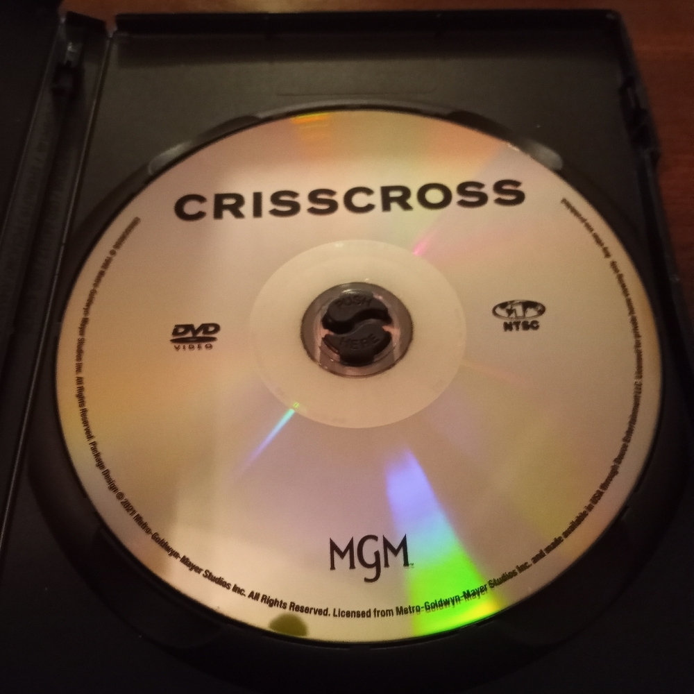 Crisscross DVD with Goldie Hawn - Picture 3 of 4